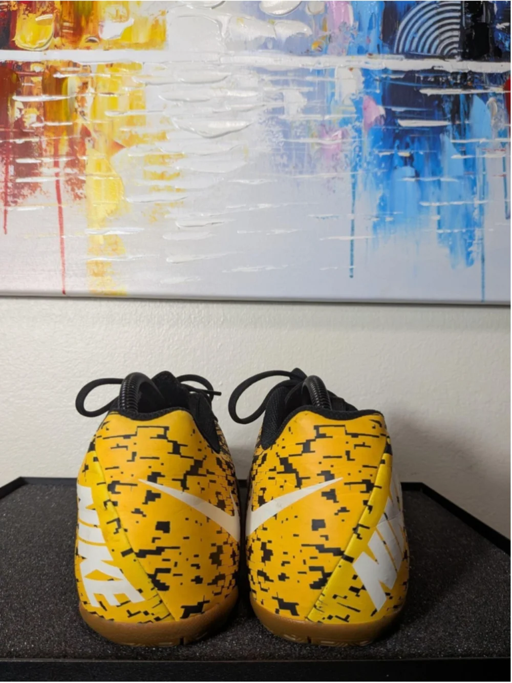 Nike Indoor Soccer Shoes Mens Size 10 Black Yellow Gum Sole Sneakers 573875-002
